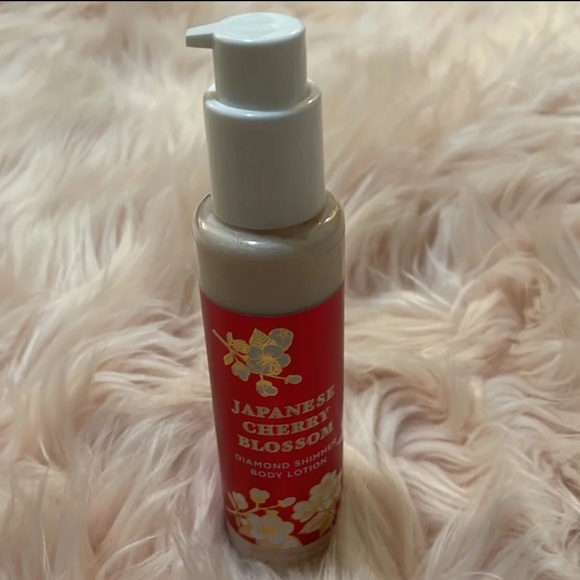 Bath and Body Work Japanese Cherry Blossom Diamond Shimmer Body Lotion - Picture 3 of 3